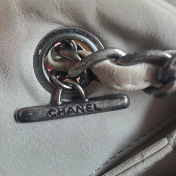 VINTAGE CHANEL Shoulder Bag, Light Gray Leather - Picture 11 of 16